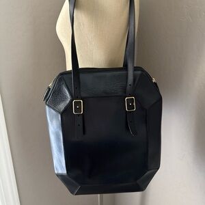 Genuine leather black pure/ Bag for business,hold laptop iPad 
15”/13”
Straps13”